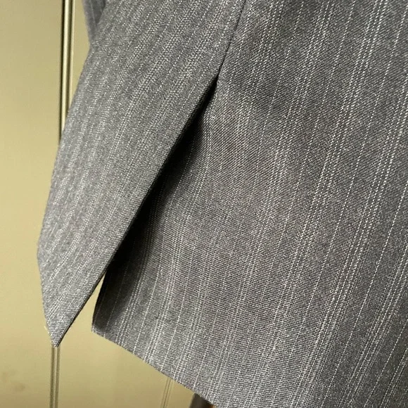 THEORY Women's Gray Wool Blend Double Breasted Pinstripe Blazer Size: 00 NWOT - Picture 6 of 10